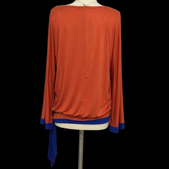 🆕NWT Cold Shoulder Top🆕 - Picture 2 of 6